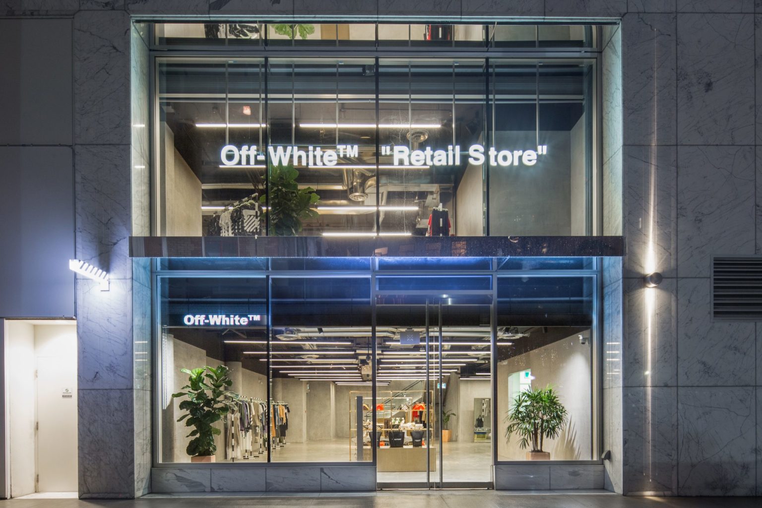 White store. Off White Store Milano. Бутик off White. Магазин off White в Милане. Офис в Милане off White.